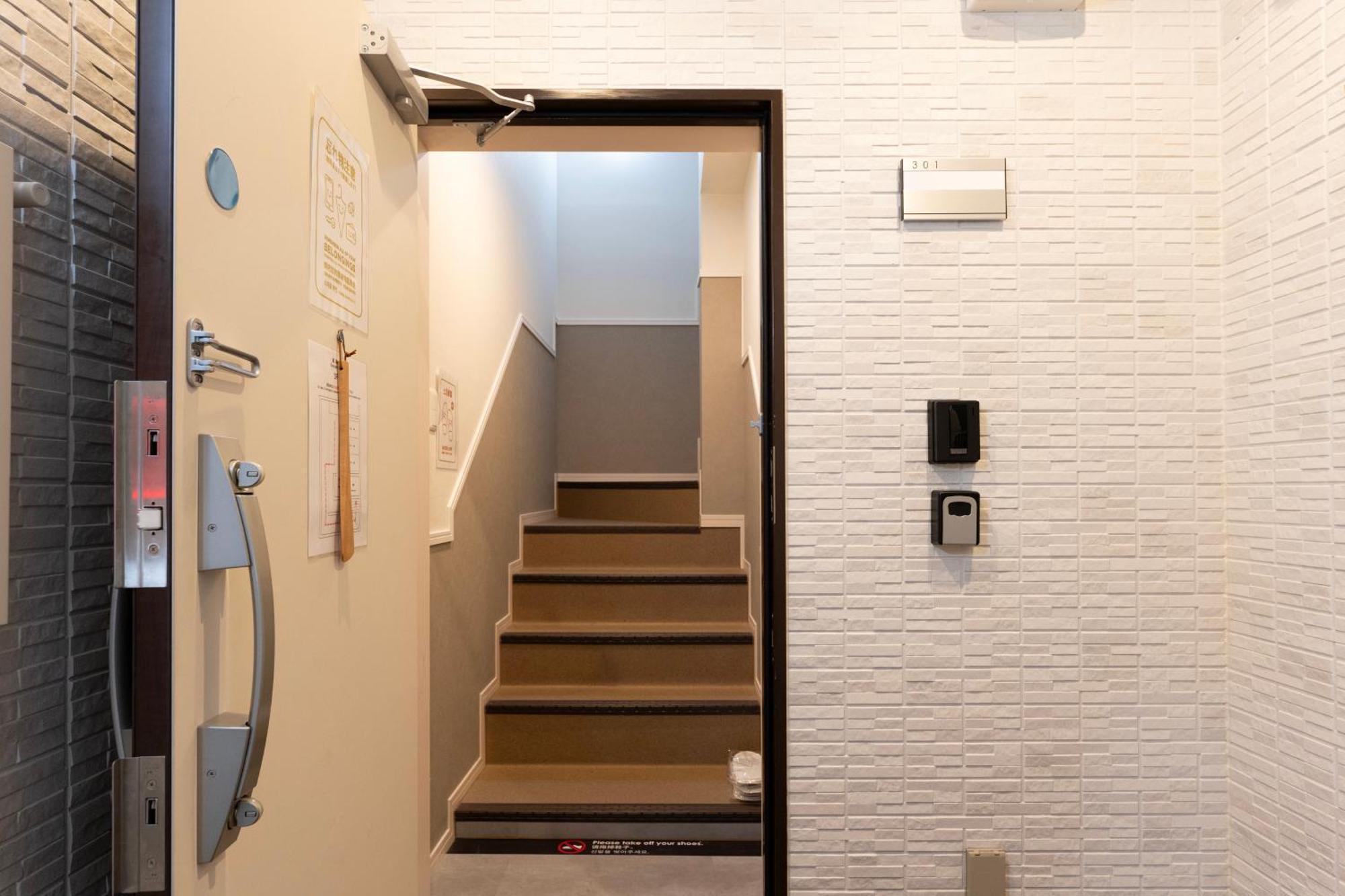 E-Stay Namba Осака Экстерьер фото